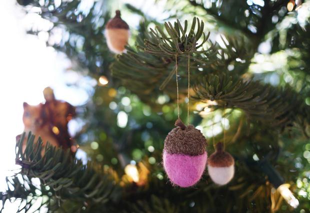 可爱的羊毛毡橡子圣诞节圣诞树装饰制作教程