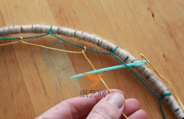然后利用麻绳编织边缘的结构，注意边缘结构是如何固定的