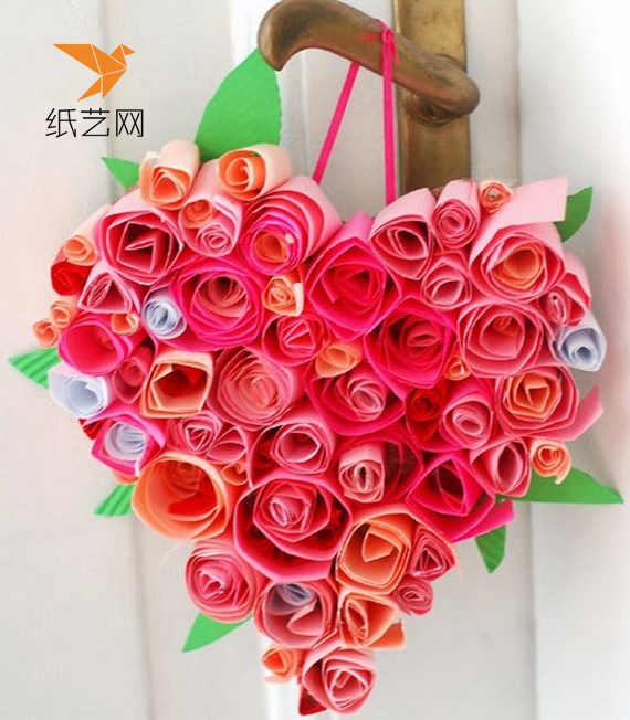 这样独特有趣的情人节纸玫瑰草莓装饰结构就制作完成啦