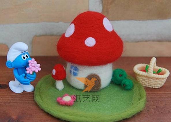 旁边还可以做几个小蘑菇和小花朵来装饰。