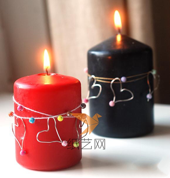 把做好的装饰绕到蜡烛上面是不是非常浪漫呢？