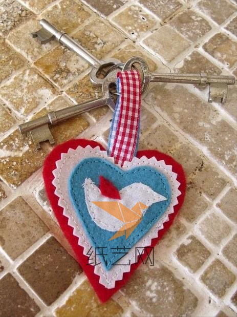 最后就是把这个心形钥匙链作为情人节礼物送出去啦。