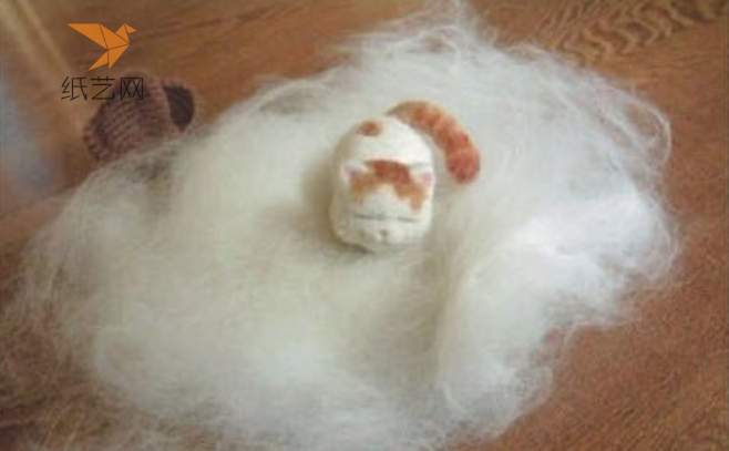 羊毛毡教程羊毛毡白毛黄点花样猫咪制作教程