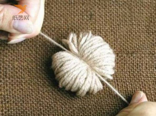 变废为宝教程废旧毛线改造成毛线小球组合而成的地毯