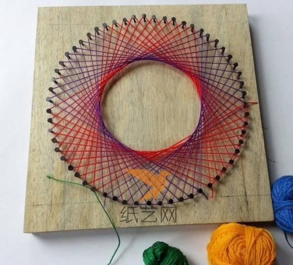 这里是来年各种毛线编织的效果，我们自己也可以用更多种颜色的毛线来制作。