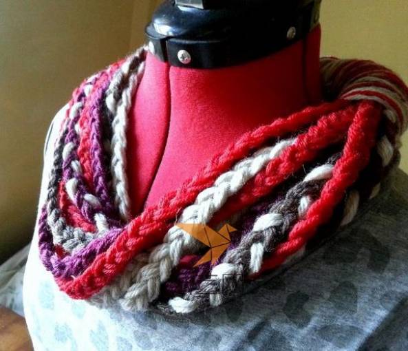 这样编织的毛线围巾就制作好了，又个性有保暖，很好的情人节礼物吧。