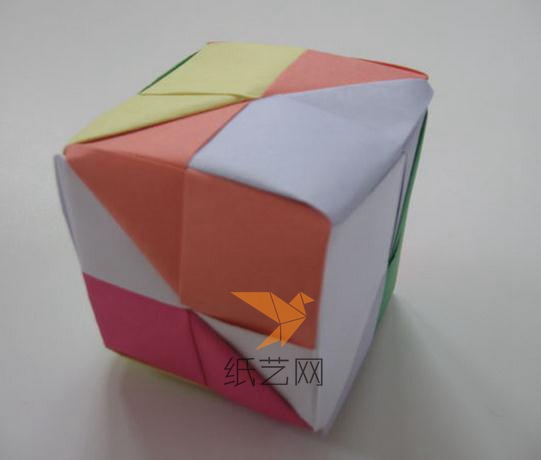 这样制作的折纸立方体是不是就是一个谜一样的存在了