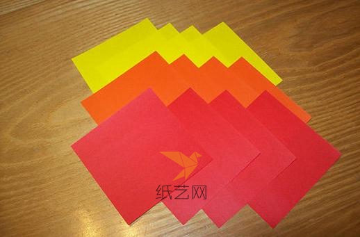首先准备同样大的正方形彩纸，三种颜色各四张来制作折纸立方体框