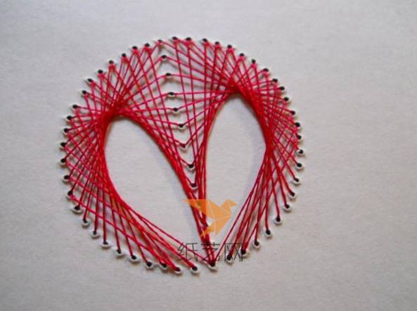 另外一半也按照前面制作的编织顺序来，就完成整个心形的编织了