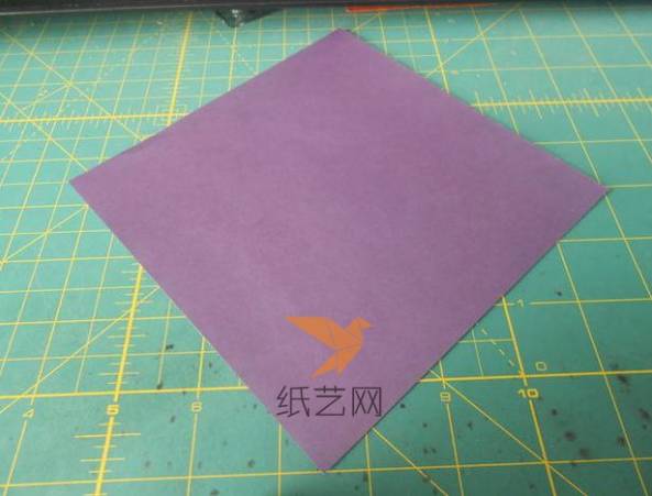 折叠折纸心蝙蝠需要用到正方形的纸张
