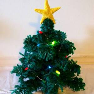 钩针编织的彩灯DIY圣诞树制作教程