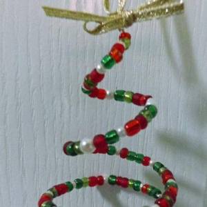 简单漂亮的螺旋形串珠圣诞节装饰制作教程