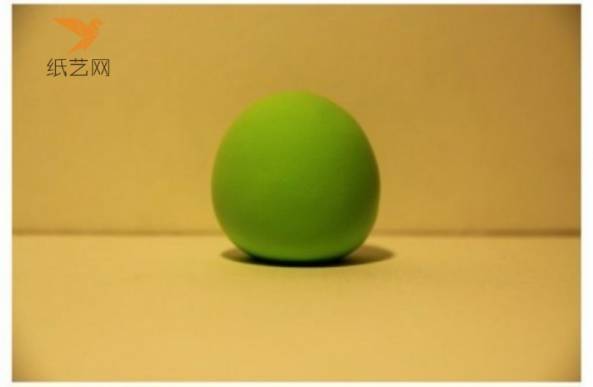绿色粘土搓成一个圆
