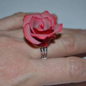 超轻粘土制作的红玫瑰戒指制作教程
