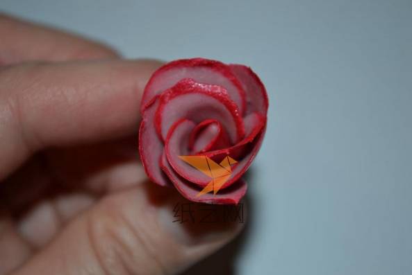 这样继续加粘土制作的玫瑰花瓣