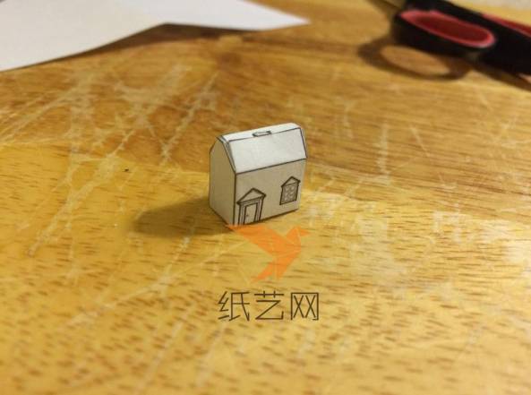 另外用白纸制作一个小房子的纸模型