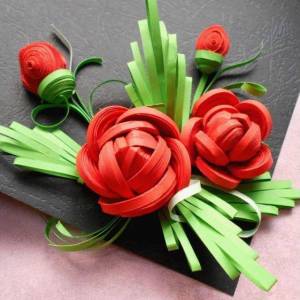 漂亮的衍纸玫瑰花圣诞礼物包装装饰花制作教程