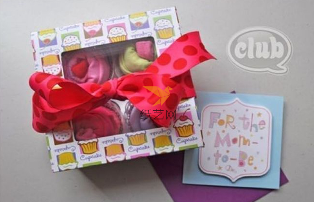 布艺教你如何把宝宝小衣服做成花朵模样装进礼物盒里创意布艺教程