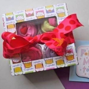 布艺教你如何把宝宝小衣服做成花朵模样装进礼物盒里创意布艺教程