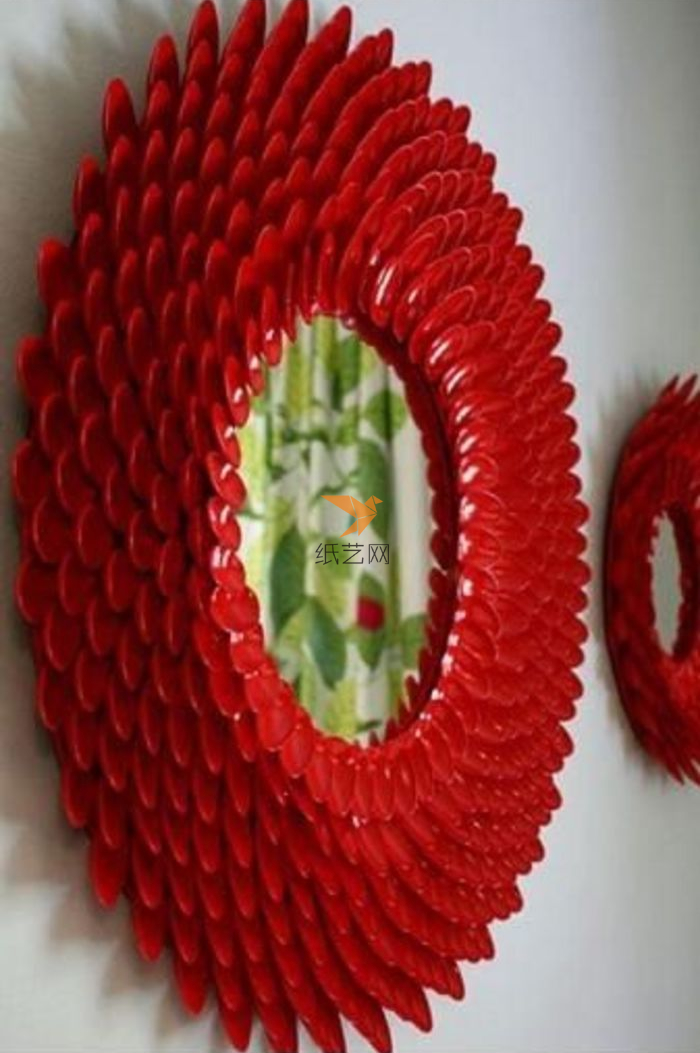 变废为宝一次性塑料勺子做成的大丽花挂饰创意DIY