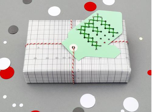 简单漂亮的十字绣圣诞礼物装饰卡片制作教程