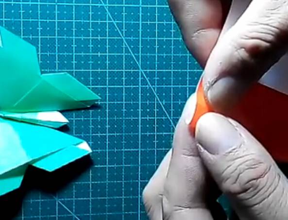 通过学习折纸蝴蝶的教程来制作出精美的折纸蝴蝶