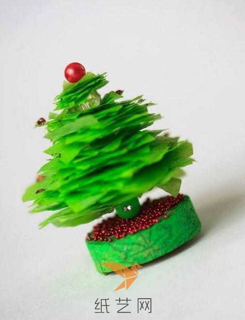制作简单可爱的纸片圣诞树DIY教程