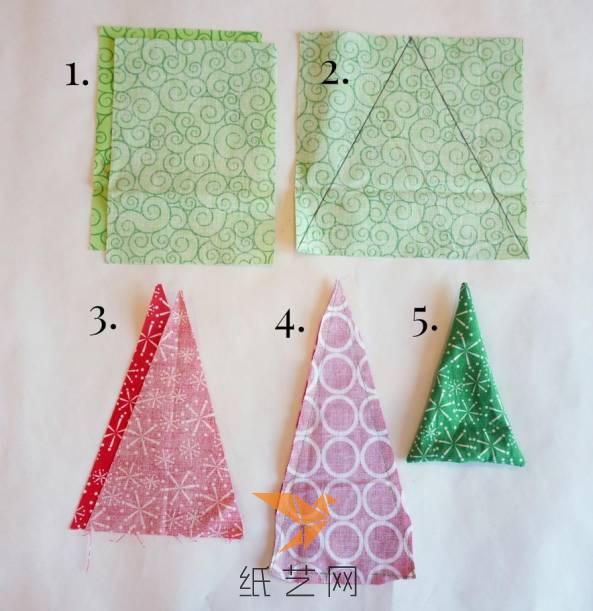 把红色或是绿色的布剪成三角形，每一种颜色的剪成同样大小的两块三角形