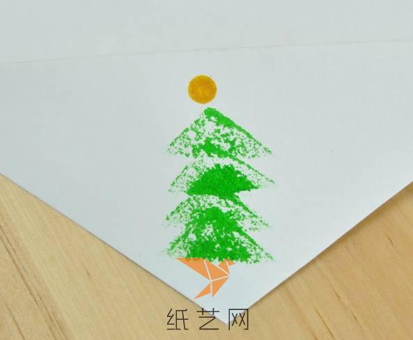 在圣诞贺卡的信封的上面也可以印上一棵小圣诞树