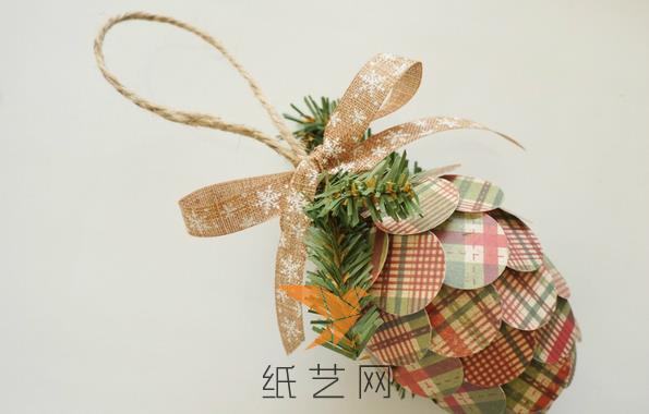 简单可爱的圣诞节小松果挂饰制作教程