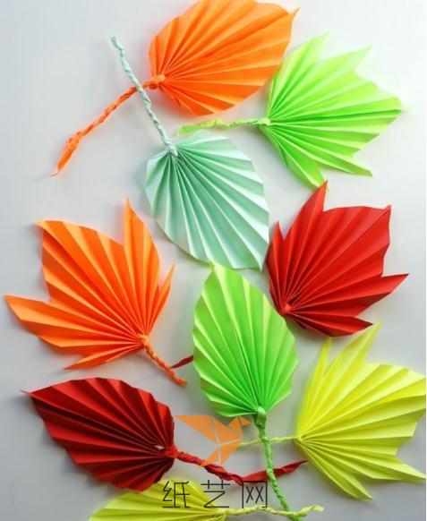 按照这样的制作教程，很快我们就可以制作出很多漂亮的折纸叶子啦。
