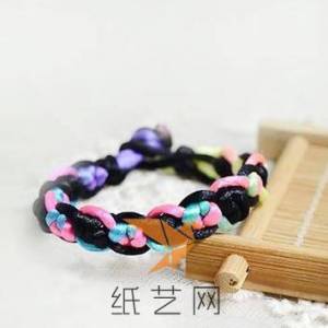 漂亮的彩色绳手工编织手链制作教程