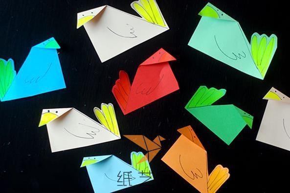 小朋友们可以用彩纸来制作很多只小鸟作品