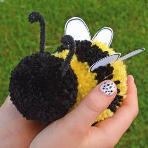呆萌的手工制作毛线球小蜜蜂教程