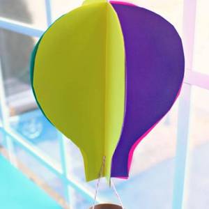漂亮的彩色纸艺热气球制作教程