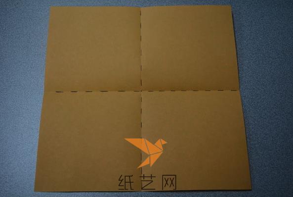 先来看一些折纸盒子的教程，将正方形彩纸对边分别对折之后打开