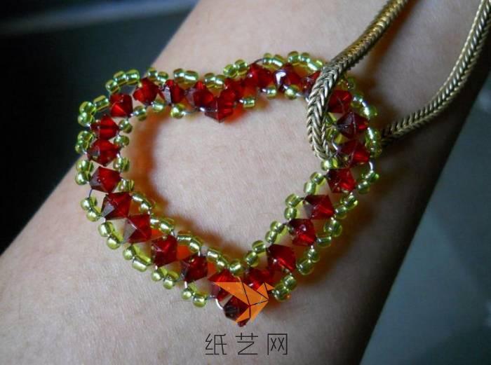 浪漫的手工制作心形串珠项链教程