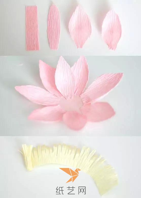 将粉色皱纸剪成荷花瓣形状，长条的黄色皱纸剪出碎须状做花蕊。