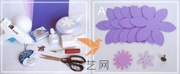 制作纸球花的时候需要用到漂亮的彩纸，然后将纸张剪成这种六个花瓣的花朵，别的颜色的剪成小一些的花朵，用来作为纸艺花中间的花蕊