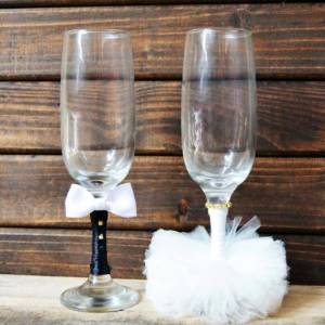 浪漫天猫的婚礼用香槟杯装饰教程
