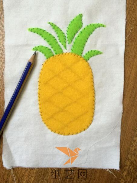 在菠萝上面画出纹理来