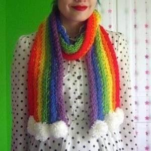 用手指编织的彩虹围巾教程