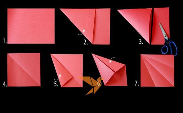 首先将长方形的纸张剪裁成正方形，然后对角进行对折，打开之后，将两个边分别折到中间折痕的位置，再打开