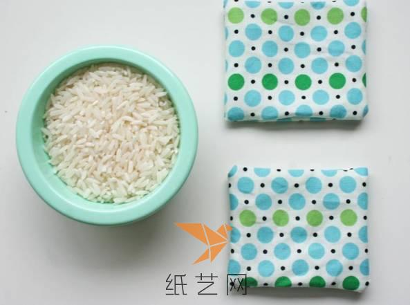 然后准备一些大米，可以用陈米，不要浪费新鲜的米