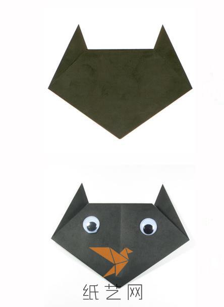 正面就是折纸小猫的样子了，下面用假眼睛贴好或是用彩笔画上眼睛就可以啦。