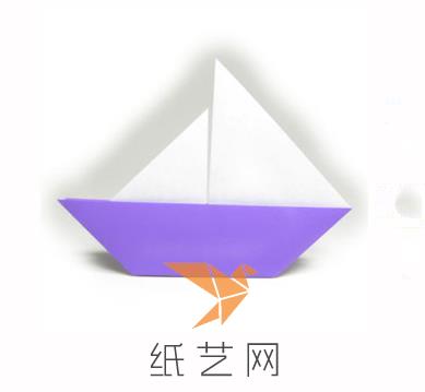 这样折纸小船就完成了，是不是两个帆都很漂亮呢？