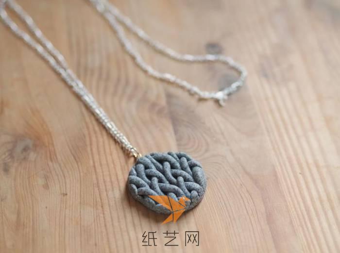 情人节礼物超轻粘土制作的编织项链教程