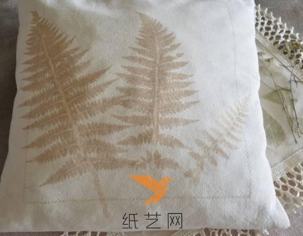 用这种植物印花布料制作的抱枕套是不是很素雅。