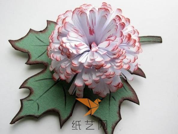 我们也可以不用铅笔，这种纸艺花的制作方法本身就可以制作出漂亮的花朵啦。