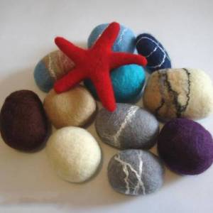 圣诞节礼物羊毛毡鹅卵石制作教程